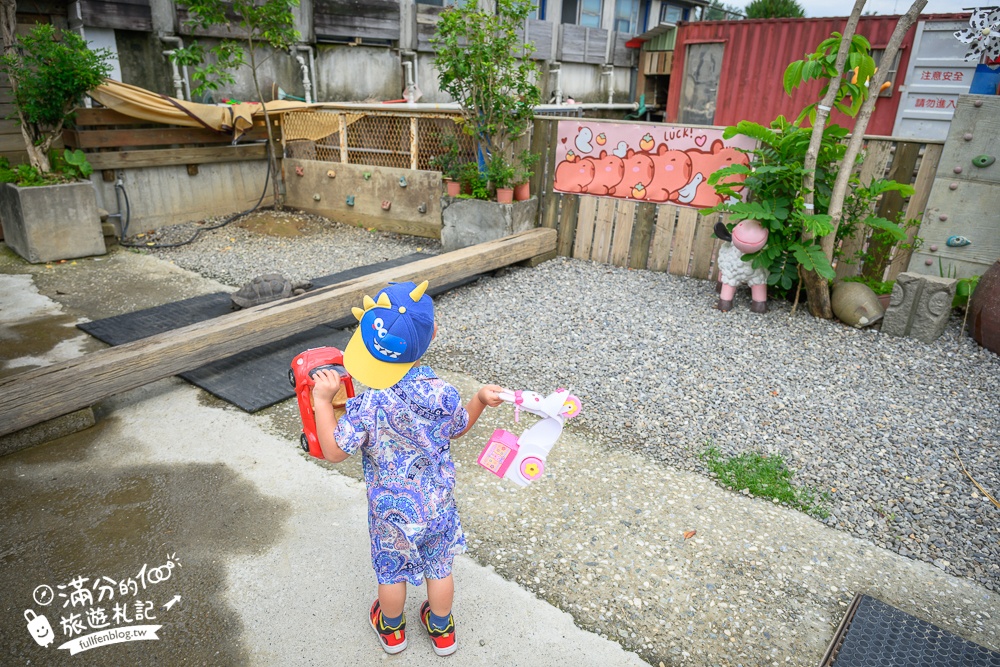 萬里【Time奶奶·樹屋咖啡樂園】低消只要100元,在精靈樹屋裡下午茶.還能和水豚.侏儒山羊.陸龜一起玩!