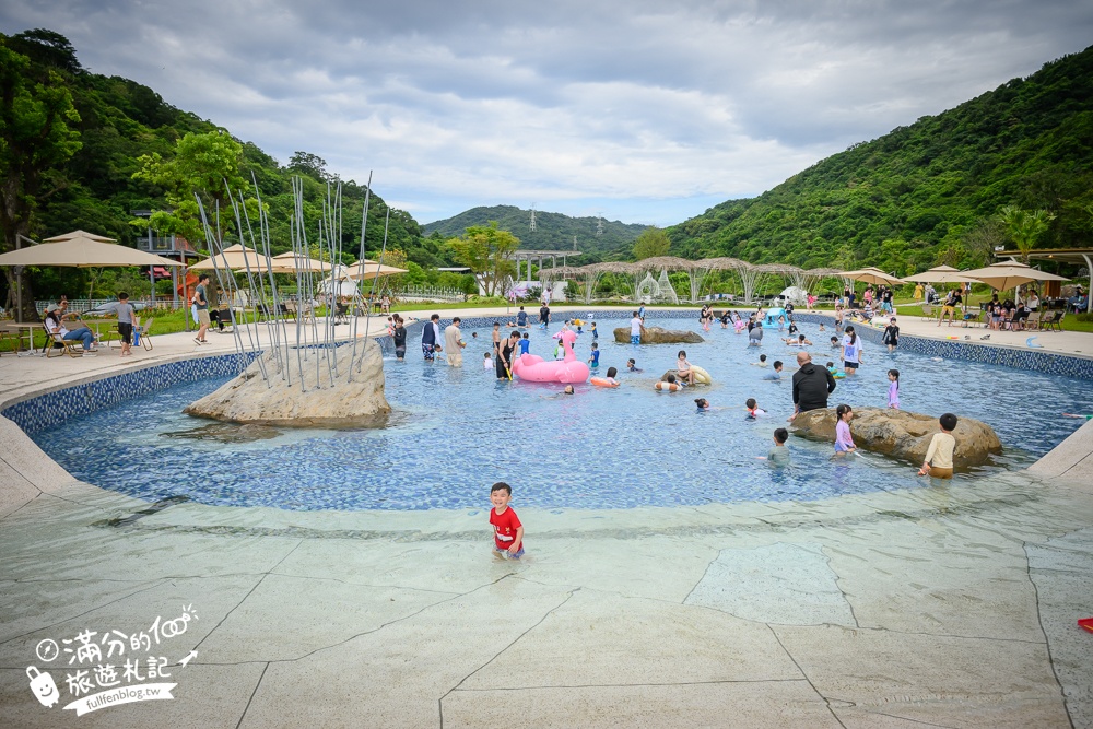萬里【亮山川Lands & Stream Resort Park】野柳最新隱藏版玩水景點.全台唯一鋼筋彩虹水上步道超吸睛!