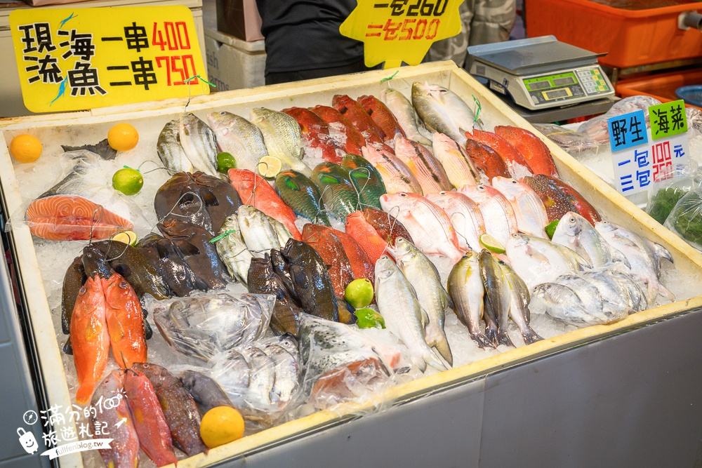 2025萬里【新龜吼漁夫市集】怎麼逛怎麼吃&設施攻略.平價生魚片&無敵海景坐位區超享受!