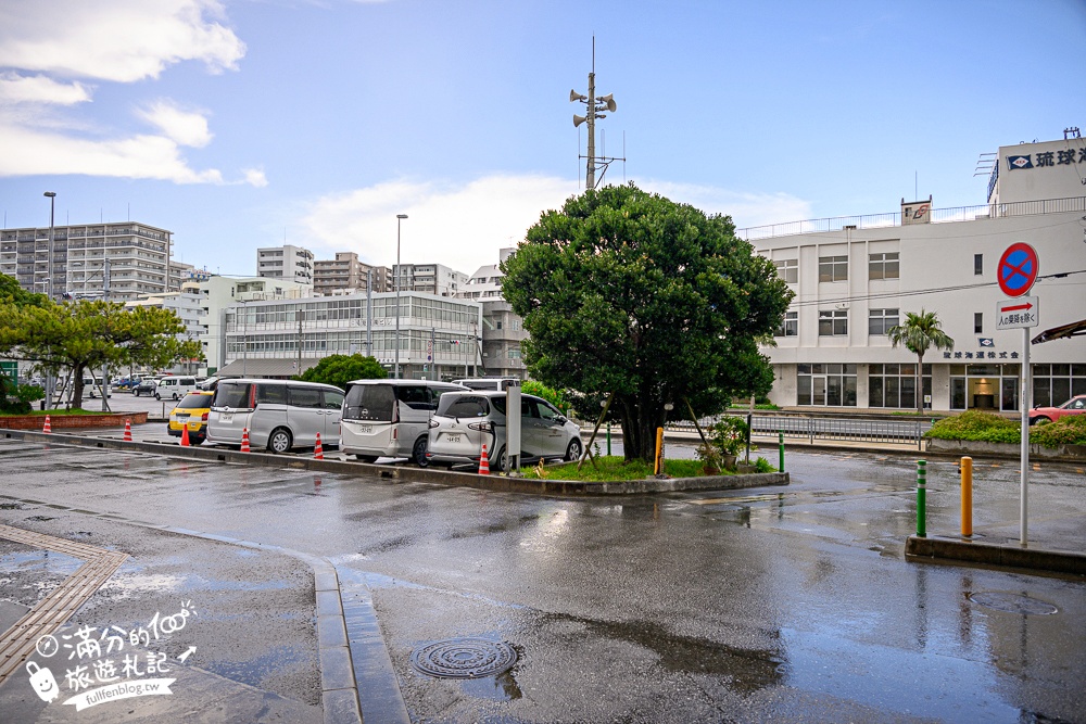 沖繩特色體驗【玻璃水底觀光船之旅】就像在搭潛水艇,可以輕鬆探索夢幻的海底魚群好震撼!