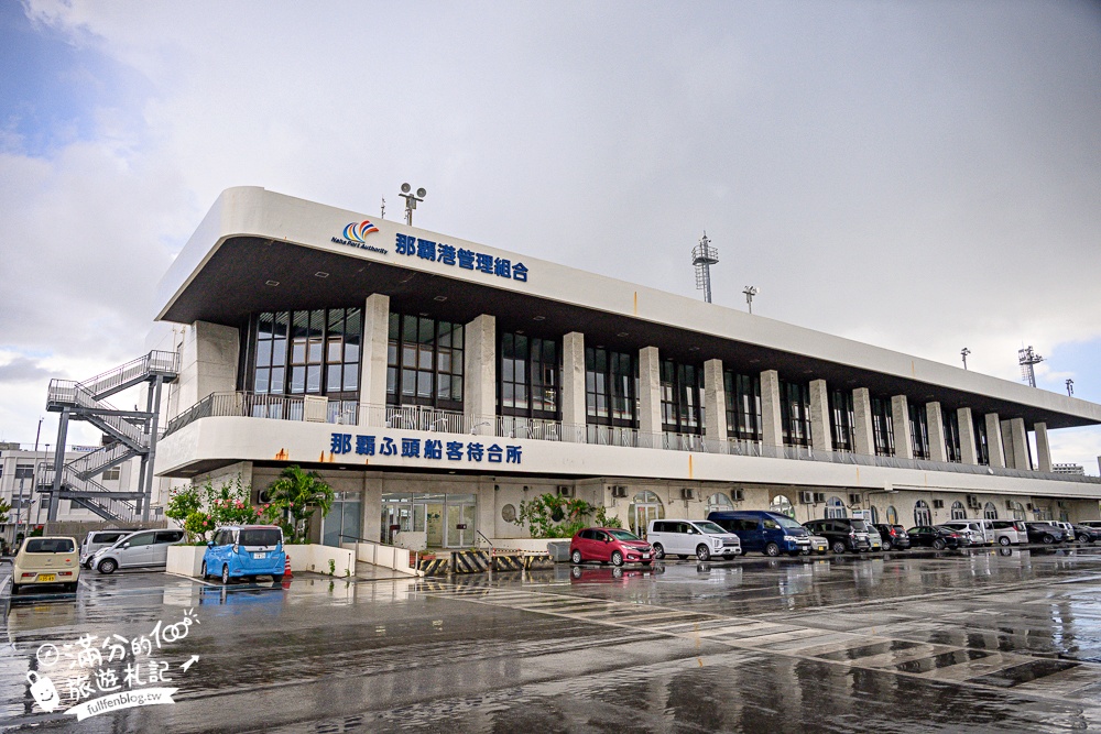 沖繩特色體驗【玻璃水底觀光船之旅】就像在搭潛水艇,可以輕鬆探索夢幻的海底魚群好震撼!
