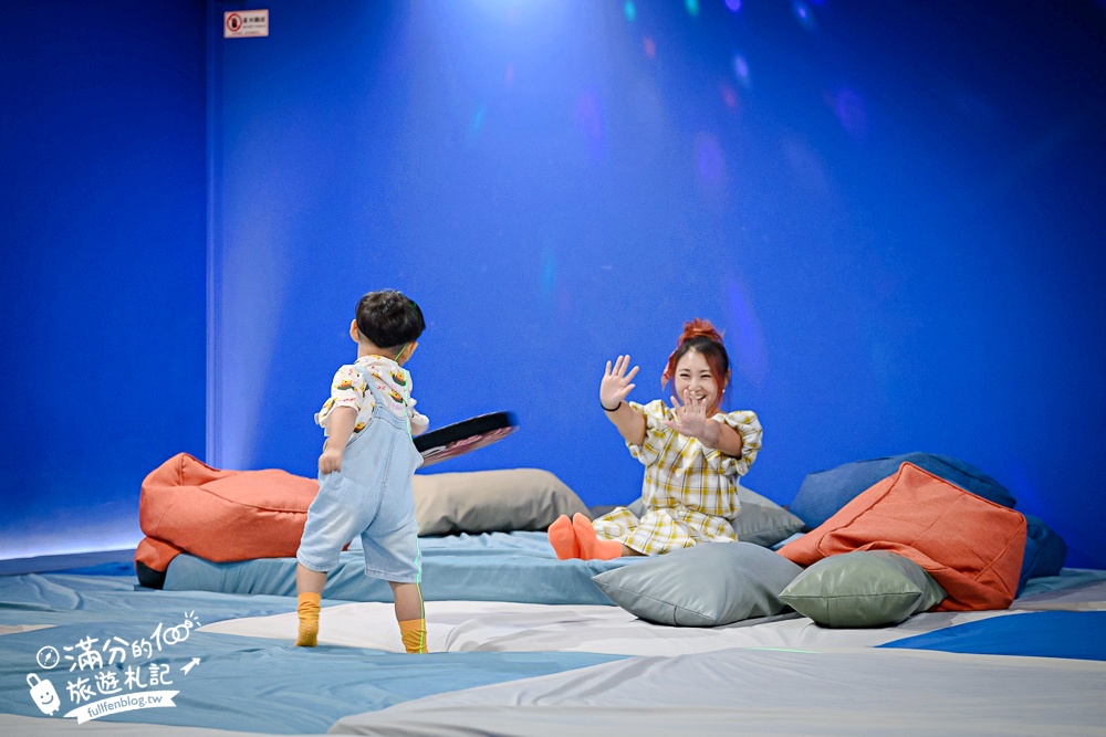 宜蘭新景點【免睡殿 Sleepy Free】全新室內跳床基地~百萬名床任你狂歡跳耀,舒壓又有趣!