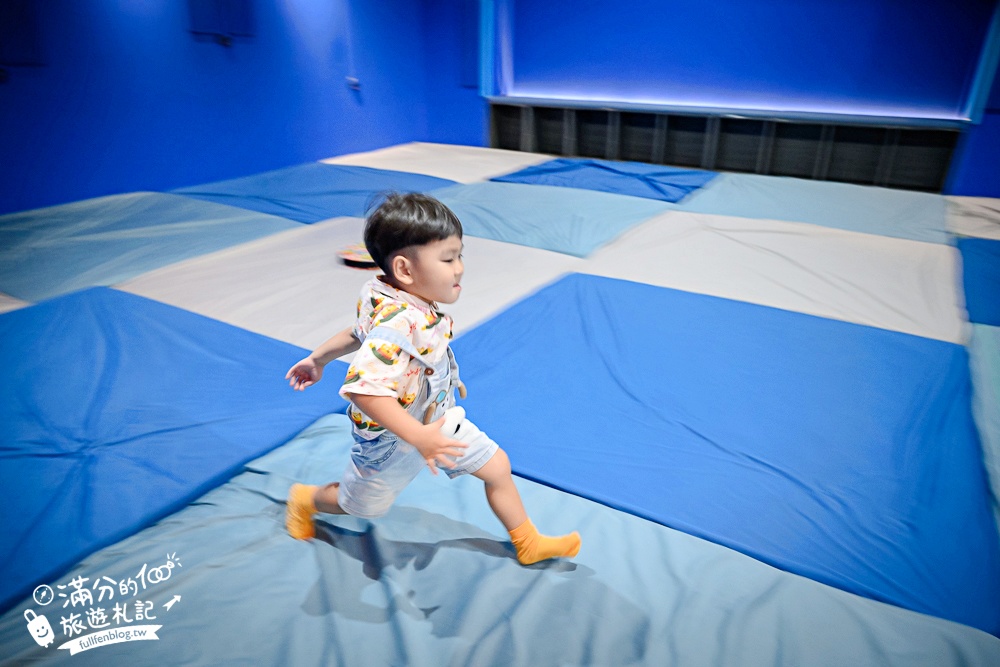 宜蘭新景點【免睡殿 Sleepy Free】全新室內跳床基地~百萬名床任你狂歡跳耀,舒壓又有趣!