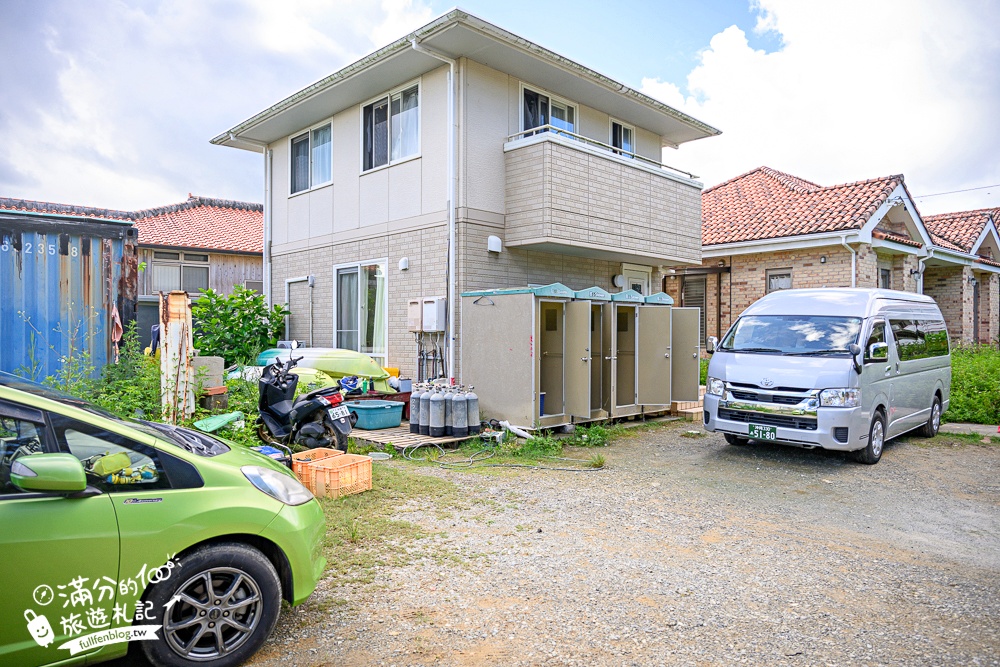 【沖繩潛水摩托車體驗】回憶販賣所美麗海,思い出販売所美ら海潜水預約方式＆親子同行在海底被魚群包圍啦!