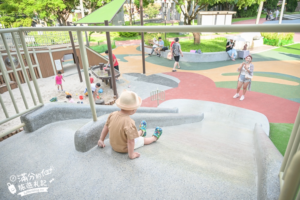桃園【中壢光明公園】光明公園最新四大區年齡分層遊具,樹屋主題遊戲場好好玩,全年有水可以玩,旁邊就是中壢夜市!