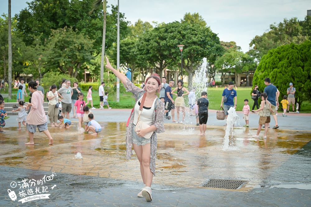 桃園【中壢光明公園】光明公園最新四大區年齡分層遊具,樹屋主題遊戲場好好玩,全年有水可以玩,旁邊就是中壢夜市!