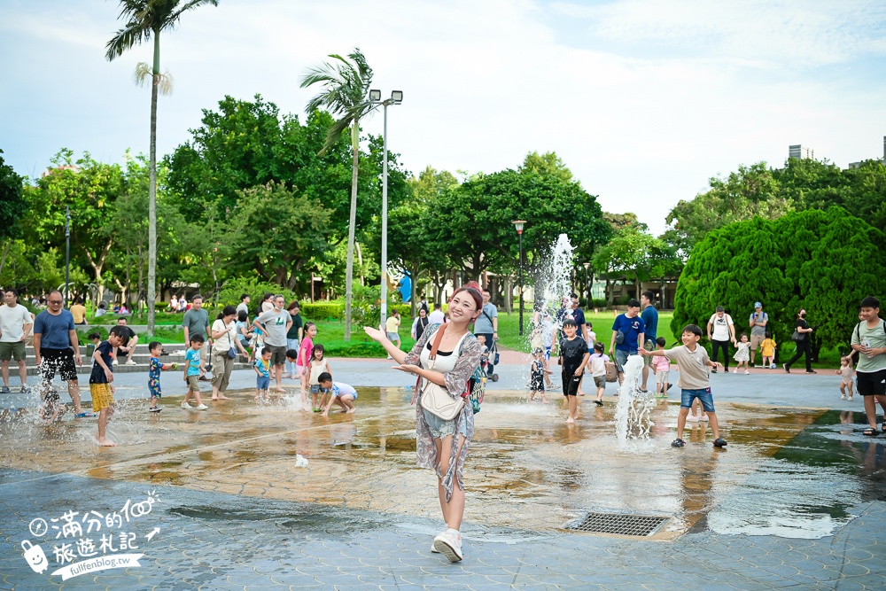 桃園【中壢光明公園】光明公園最新四大區年齡分層遊具,樹屋主題遊戲場好好玩,全年有水可以玩,旁邊就是中壢夜市!