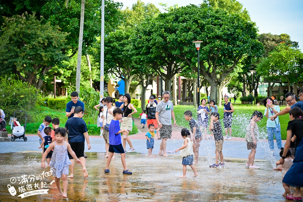 桃園【中壢光明公園】光明公園最新四大區年齡分層遊具,樹屋主題遊戲場好好玩,全年有水可以玩,旁邊就是中壢夜市!