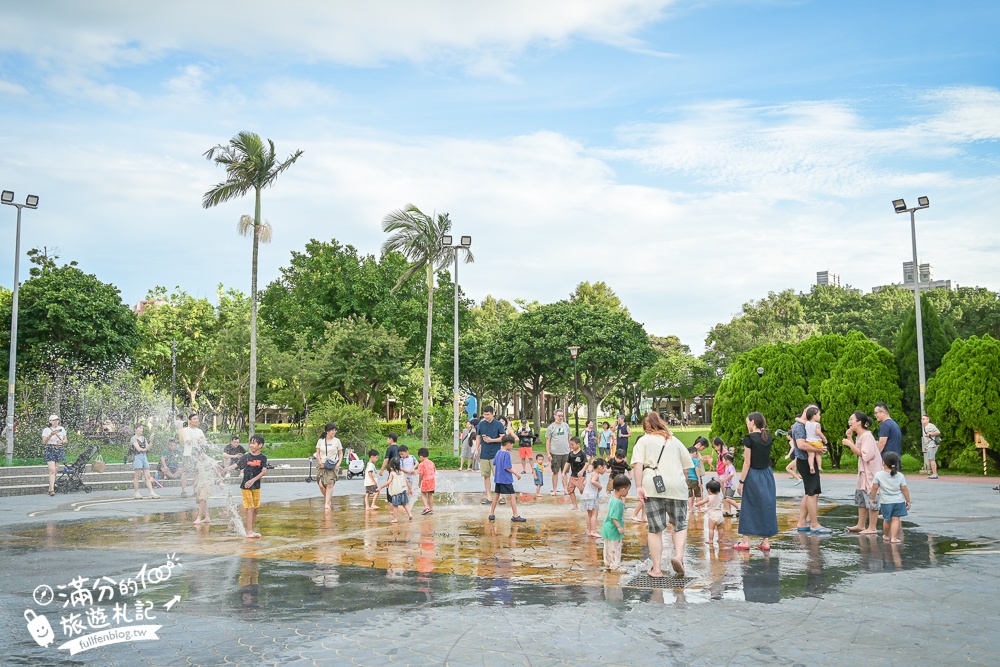 桃園【中壢光明公園】光明公園最新四大區年齡分層遊具,樹屋主題遊戲場好好玩,全年有水可以玩,旁邊就是中壢夜市!