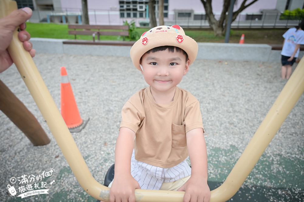 桃園【中壢光明公園】光明公園最新四大區年齡分層遊具,樹屋主題遊戲場好好玩,全年有水可以玩,旁邊就是中壢夜市!
