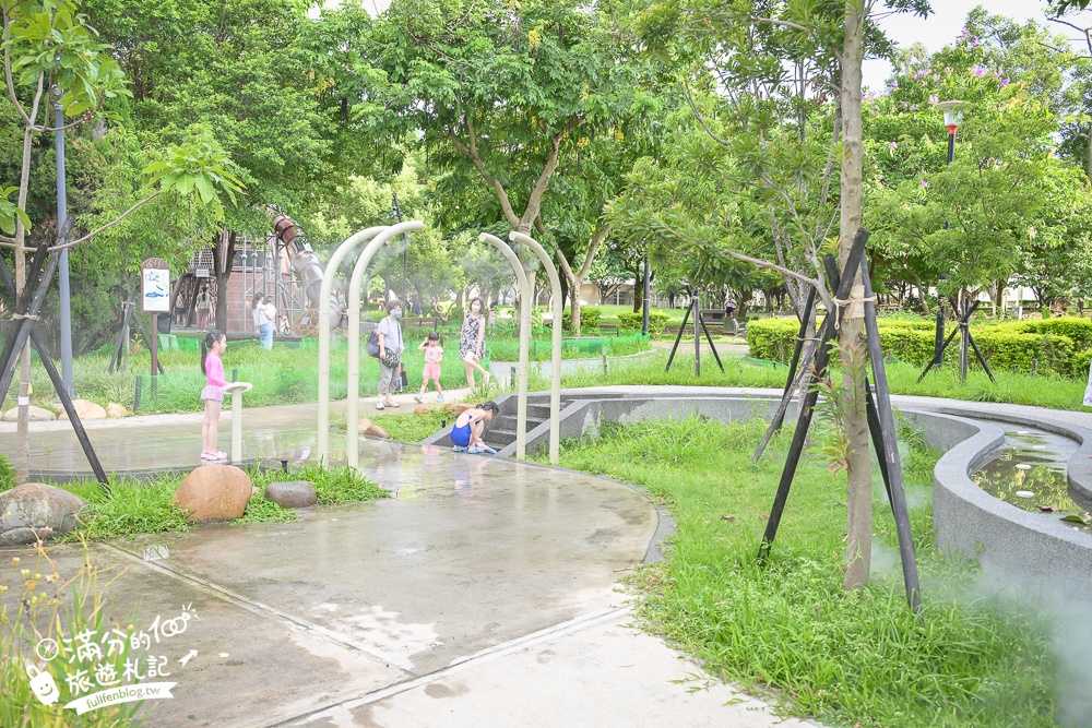 桃園【中壢光明公園】光明公園最新四大區年齡分層遊具,樹屋主題遊戲場好好玩,全年有水可以玩,旁邊就是中壢夜市!