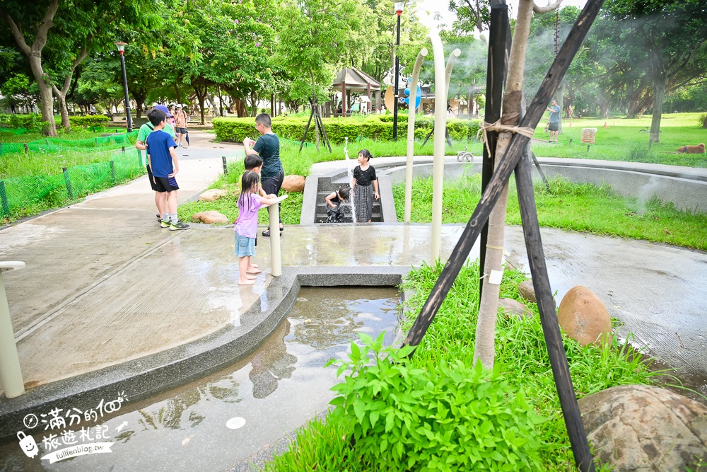 桃園【中壢光明公園】光明公園最新四大區年齡分層遊具,樹屋主題遊戲場好好玩,全年有水可以玩,旁邊就是中壢夜市!