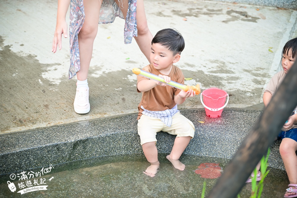桃園【中壢光明公園】光明公園最新四大區年齡分層遊具,樹屋主題遊戲場好好玩,全年有水可以玩,旁邊就是中壢夜市!