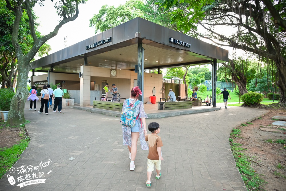 桃園【中壢光明公園】光明公園最新四大區年齡分層遊具,樹屋主題遊戲場好好玩,全年有水可以玩,旁邊就是中壢夜市!