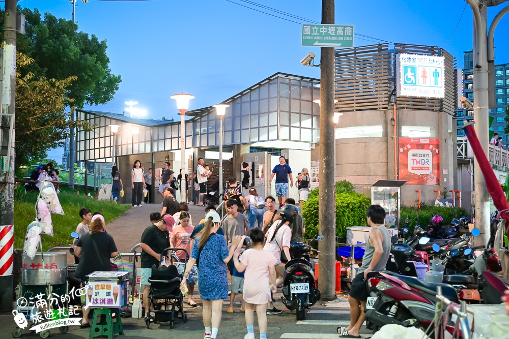 桃園【中壢夜市】TOP10中壢觀光夜市美食推薦,30年經典老夜市.超過500個攤位天天都開放!