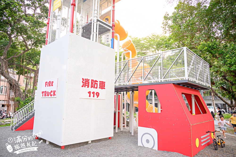【台南交通公園】台南首座交通主題公園.超真實公路場景,啟用中的紅綠燈和平交道超酷!