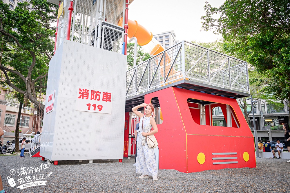 【台南交通公園】台南首座交通主題公園.超真實公路場景,啟用中的紅綠燈和平交道超酷!