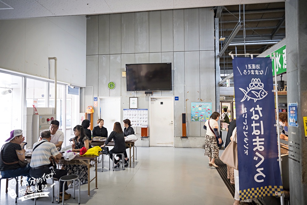 沖繩人氣漁市場【泊港漁市場】那霸機場下機第一站.平價生魚片海鮮丼飯.全室內空間.有冷氣坐位和洗手間超讚!