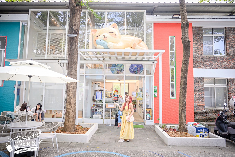 屏東新景點【茵茵喵喵貓咪咖啡館】座落枋寮彩虹藝鐵小鎮,與貓咪互動玩樂,還能玩拍繽紛彩色聚落! 屏東新景點【茵茵喵喵貓咪咖啡館】座落枋寮彩虹藝鐵小鎮,與貓咪互動玩樂,還能玩拍繽紛彩色聚落!