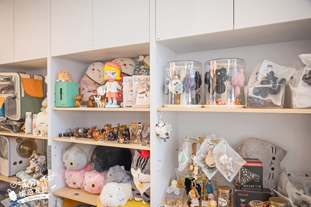 屏東新景點【茵茵喵喵貓咪咖啡館】座落枋寮彩虹藝鐵小鎮,與貓咪互動玩樂,還能玩拍繽紛彩色聚落! 屏東新景點【茵茵喵喵貓咪咖啡館】座落枋寮彩虹藝鐵小鎮,與貓咪互動玩樂,還能玩拍繽紛彩色聚落!