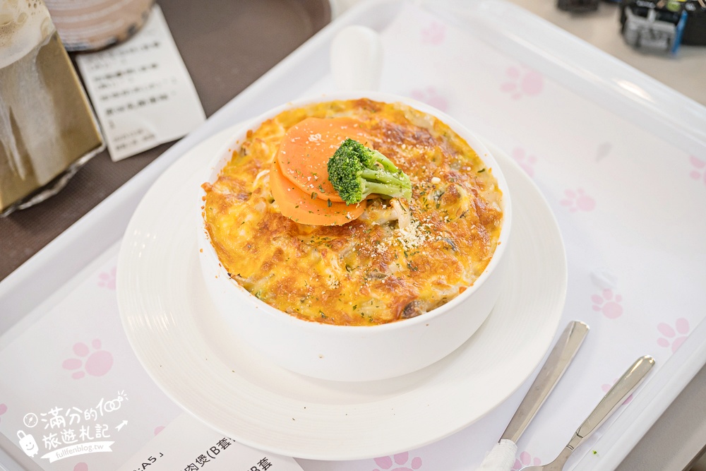 屏東新景點【茵茵喵喵貓咪咖啡館】座落枋寮彩虹藝鐵小鎮,與貓咪互動玩樂,還能玩拍繽紛彩色聚落! 屏東新景點【茵茵喵喵貓咪咖啡館】座落枋寮彩虹藝鐵小鎮,與貓咪互動玩樂,還能玩拍繽紛彩色聚落!