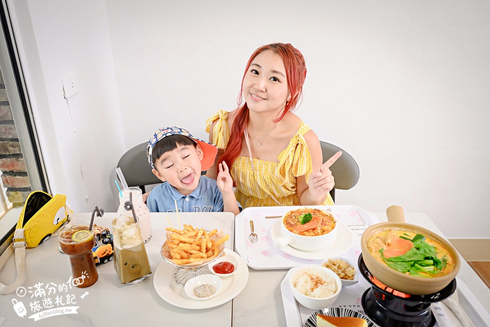 屏東新景點【茵茵喵喵貓咪咖啡館】座落枋寮彩虹藝鐵小鎮,與貓咪互動玩樂,還能玩拍繽紛彩色聚落! 屏東新景點【茵茵喵喵貓咪咖啡館】座落枋寮彩虹藝鐵小鎮,與貓咪互動玩樂,還能玩拍繽紛彩色聚落!