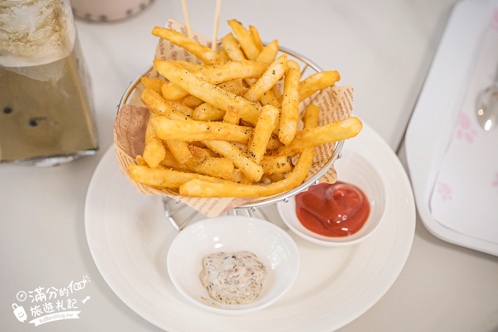 屏東新景點【茵茵喵喵貓咪咖啡館】座落枋寮彩虹藝鐵小鎮,與貓咪互動玩樂,還能玩拍繽紛彩色聚落! 屏東新景點【茵茵喵喵貓咪咖啡館】座落枋寮彩虹藝鐵小鎮,與貓咪互動玩樂,還能玩拍繽紛彩色聚落!