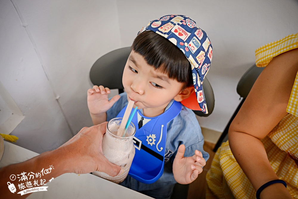 屏東新景點【茵茵喵喵貓咪咖啡館】座落枋寮彩虹藝鐵小鎮,與貓咪互動玩樂,還能玩拍繽紛彩色聚落! 屏東新景點【茵茵喵喵貓咪咖啡館】座落枋寮彩虹藝鐵小鎮,與貓咪互動玩樂,還能玩拍繽紛彩色聚落!