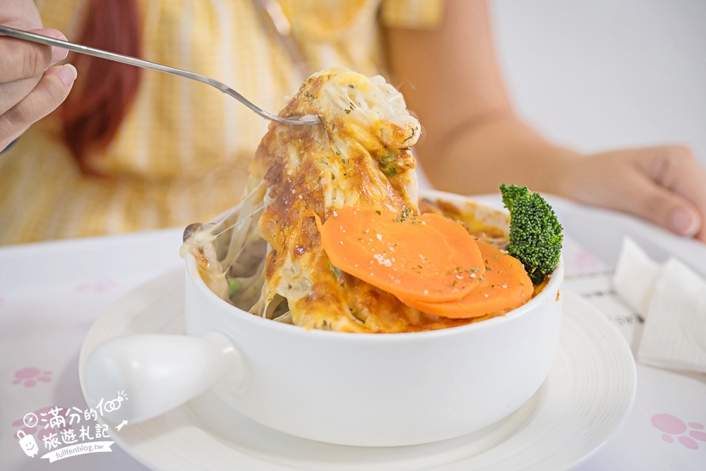 屏東新景點【茵茵喵喵貓咪咖啡館】座落枋寮彩虹藝鐵小鎮,與貓咪互動玩樂,還能玩拍繽紛彩色聚落! 屏東新景點【茵茵喵喵貓咪咖啡館】座落枋寮彩虹藝鐵小鎮,與貓咪互動玩樂,還能玩拍繽紛彩色聚落!