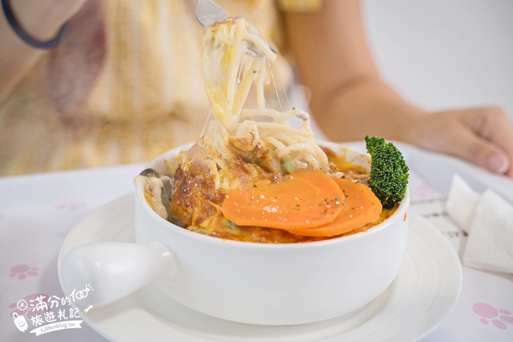 屏東新景點【茵茵喵喵貓咪咖啡館】座落枋寮彩虹藝鐵小鎮,與貓咪互動玩樂,還能玩拍繽紛彩色聚落! 屏東新景點【茵茵喵喵貓咪咖啡館】座落枋寮彩虹藝鐵小鎮,與貓咪互動玩樂,還能玩拍繽紛彩色聚落!