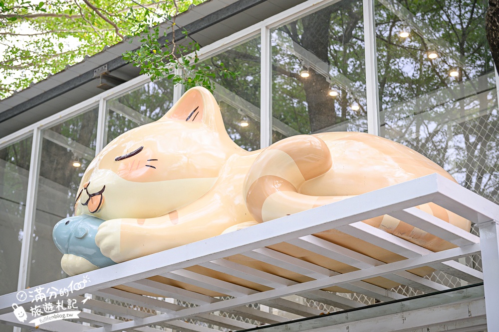 屏東新景點【茵茵喵喵貓咪咖啡館】座落枋寮彩虹藝鐵小鎮,與貓咪互動玩樂,還能玩拍繽紛彩色聚落! 屏東新景點【茵茵喵喵貓咪咖啡館】座落枋寮彩虹藝鐵小鎮,與貓咪互動玩樂,還能玩拍繽紛彩色聚落!