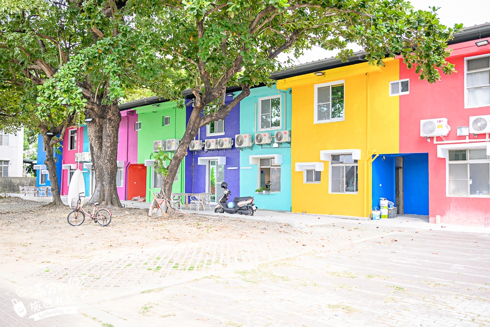屏東新景點【茵茵喵喵貓咪咖啡館】座落枋寮彩虹藝鐵小鎮,與貓咪互動玩樂,還能玩拍繽紛彩色聚落! 屏東新景點【茵茵喵喵貓咪咖啡館】座落枋寮彩虹藝鐵小鎮,與貓咪互動玩樂,還能玩拍繽紛彩色聚落!