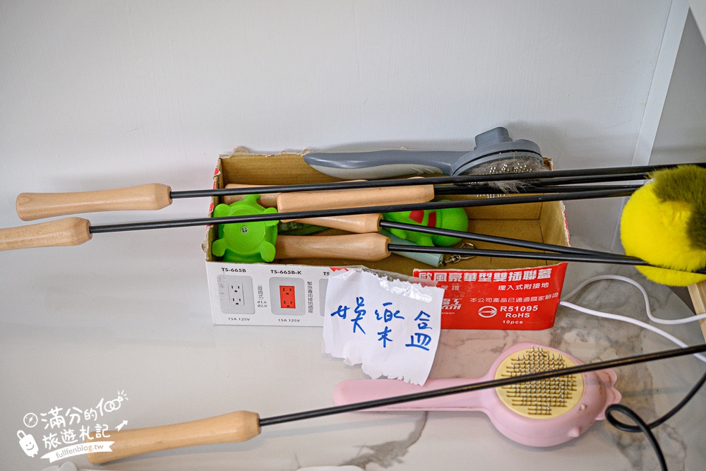 屏東新景點【茵茵喵喵貓咪咖啡館】座落枋寮彩虹藝鐵小鎮,與貓咪互動玩樂,還能玩拍繽紛彩色聚落! 屏東新景點【茵茵喵喵貓咪咖啡館】座落枋寮彩虹藝鐵小鎮,與貓咪互動玩樂,還能玩拍繽紛彩色聚落!