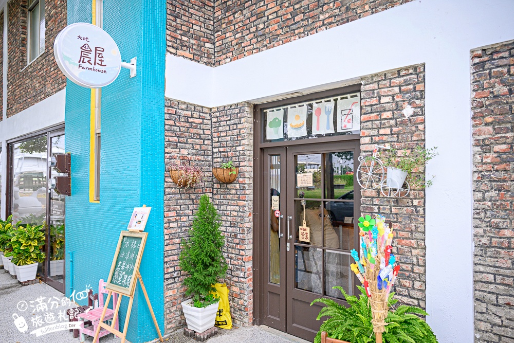 屏東新景點【茵茵喵喵貓咪咖啡館】座落枋寮彩虹藝鐵小鎮,與貓咪互動玩樂,還能玩拍繽紛彩色聚落! 屏東新景點【茵茵喵喵貓咪咖啡館】座落枋寮彩虹藝鐵小鎮,與貓咪互動玩樂,還能玩拍繽紛彩色聚落!