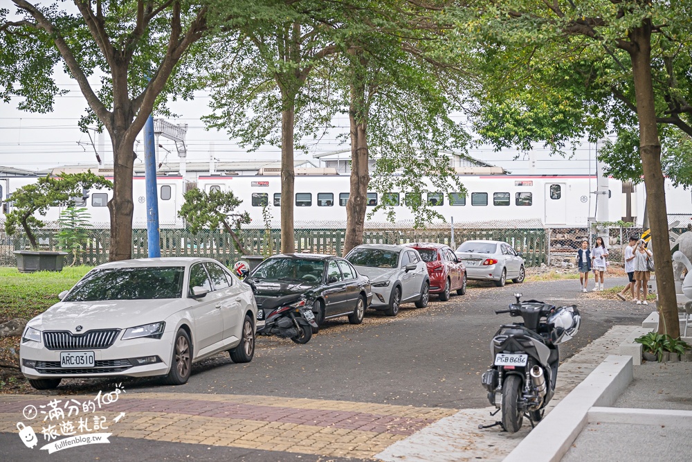 屏東新景點【茵茵喵喵貓咪咖啡館】座落枋寮彩虹藝鐵小鎮,與貓咪互動玩樂,還能玩拍繽紛彩色聚落! 屏東新景點【茵茵喵喵貓咪咖啡館】座落枋寮彩虹藝鐵小鎮,與貓咪互動玩樂,還能玩拍繽紛彩色聚落!