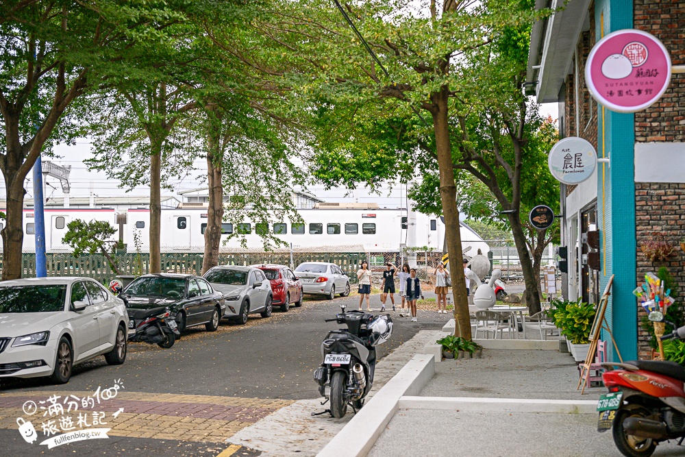 屏東新景點【茵茵喵喵貓咪咖啡館】座落枋寮彩虹藝鐵小鎮,與貓咪互動玩樂,還能玩拍繽紛彩色聚落! 屏東新景點【茵茵喵喵貓咪咖啡館】座落枋寮彩虹藝鐵小鎮,與貓咪互動玩樂,還能玩拍繽紛彩色聚落!