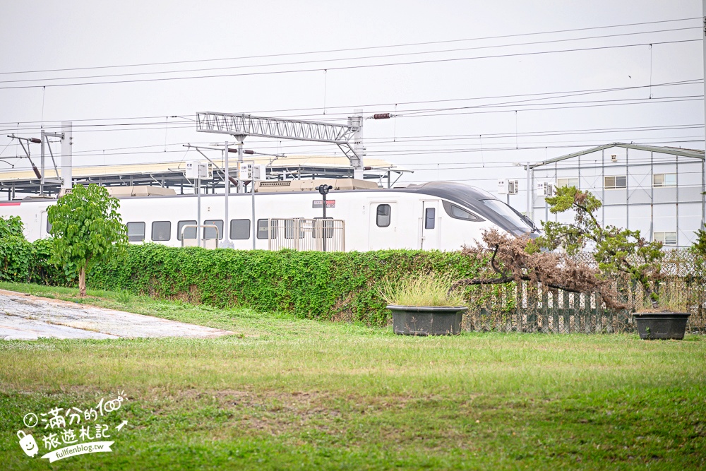 屏東新景點【茵茵喵喵貓咪咖啡館】座落枋寮彩虹藝鐵小鎮,與貓咪互動玩樂,還能玩拍繽紛彩色聚落! 屏東新景點【茵茵喵喵貓咪咖啡館】座落枋寮彩虹藝鐵小鎮,與貓咪互動玩樂,還能玩拍繽紛彩色聚落!