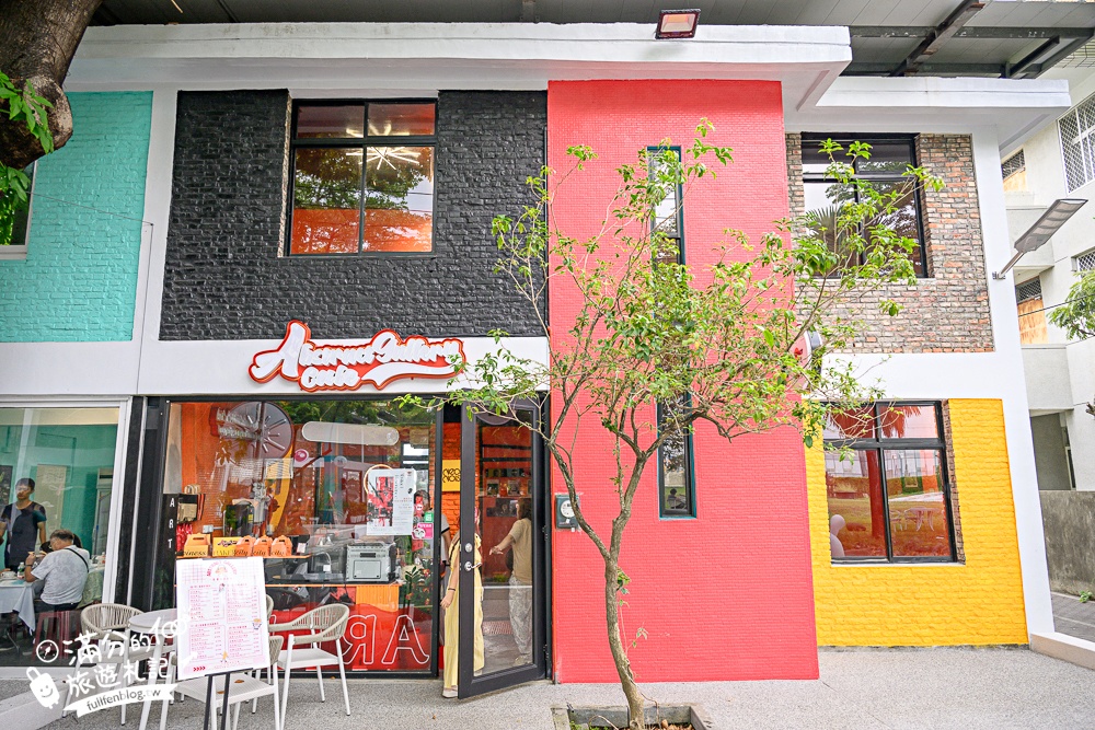 屏東新景點【茵茵喵喵貓咪咖啡館】座落枋寮彩虹藝鐵小鎮,與貓咪互動玩樂,還能玩拍繽紛彩色聚落! 屏東新景點【茵茵喵喵貓咪咖啡館】座落枋寮彩虹藝鐵小鎮,與貓咪互動玩樂,還能玩拍繽紛彩色聚落!