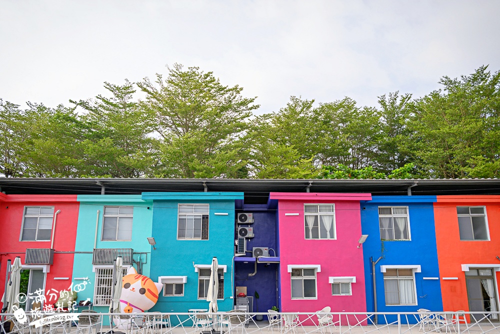 屏東新景點【茵茵喵喵貓咪咖啡館】座落枋寮彩虹藝鐵小鎮,與貓咪互動玩樂,還能玩拍繽紛彩色聚落! 屏東新景點【茵茵喵喵貓咪咖啡館】座落枋寮彩虹藝鐵小鎮,與貓咪互動玩樂,還能玩拍繽紛彩色聚落!