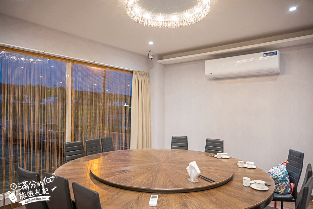 宜蘭礁溪美食餐廳推薦【光鮮生活美食館】招牌烤櫻桃鴨.一鴨三吃加外火焰大蝦好精彩.視覺與味覺的雙重滿足! 宜蘭礁溪美食餐廳推薦【光鮮生活美食館】招牌烤櫻桃鴨.一鴨三吃加外火焰大蝦好精彩.視覺與味覺的雙重滿足!