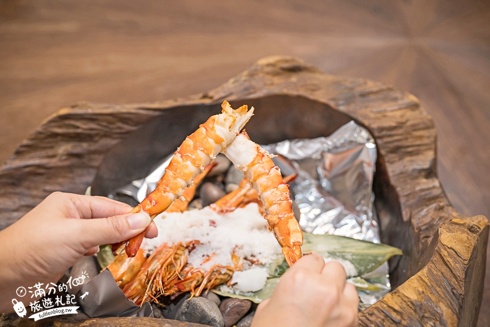 宜蘭礁溪美食餐廳推薦【光鮮生活美食館】招牌烤櫻桃鴨.一鴨三吃加外火焰大蝦好精彩.視覺與味覺的雙重滿足! 宜蘭礁溪美食餐廳推薦【光鮮生活美食館】招牌烤櫻桃鴨.一鴨三吃加外火焰大蝦好精彩.視覺與味覺的雙重滿足!