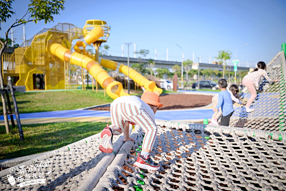 彰化【田中熊趣米公園】最新熊主題親子遊戲場.滑梯.沙坑.滑索一次滿足.還能近距離看高鐵奔馳!