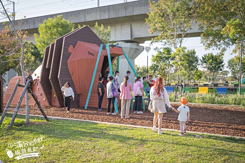 彰化【田中熊趣米公園】最新熊主題親子遊戲場.滑梯.沙坑.滑索一次滿足.還能近距離看高鐵奔馳!