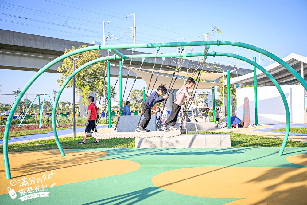 彰化【田中熊趣米公園】最新熊主題親子遊戲場.滑梯.沙坑.滑索一次滿足.還能近距離看高鐵奔馳!