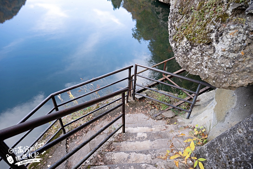 福島景點【塔崖】福島楓葉秘境,走吊橋.看塔型石岩.拜菩薩.感受百年溪流斷崖的震撼!