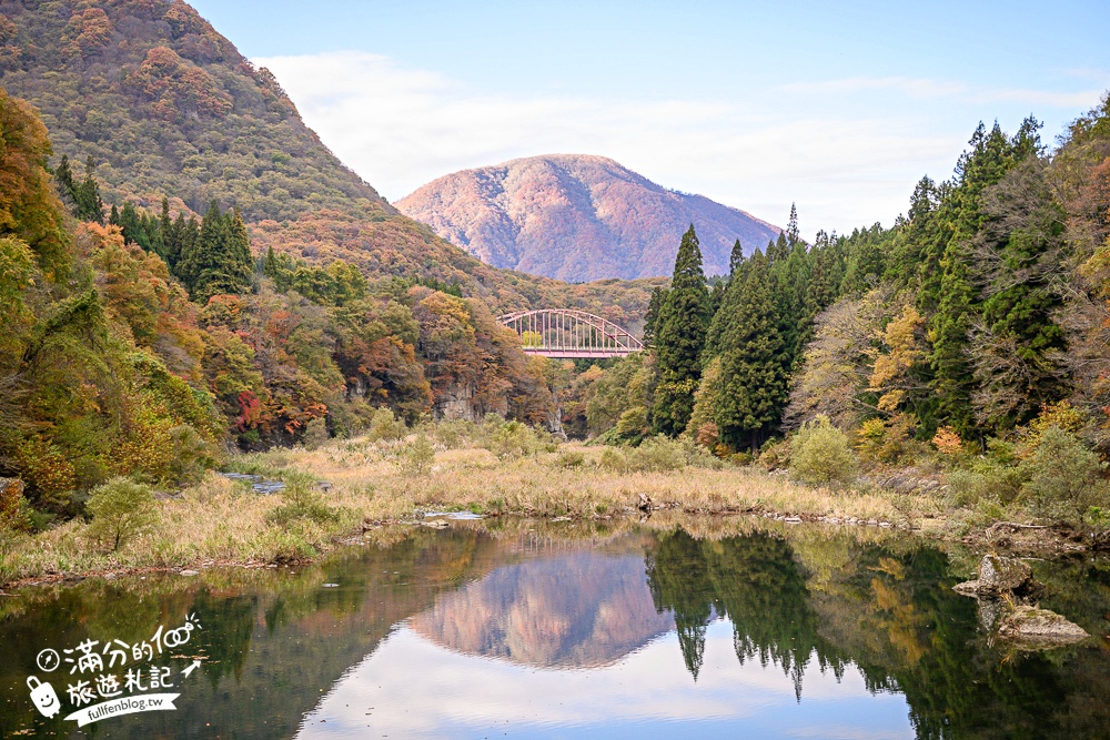 福島景點【塔崖】福島楓葉秘境,走吊橋.看塔型石岩.拜菩薩.感受百年溪流斷崖的震撼!