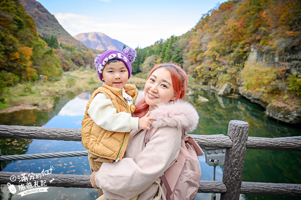 福島景點【塔崖】福島楓葉秘境,走吊橋.看塔型石岩.拜菩薩.感受百年溪流斷崖的震撼!