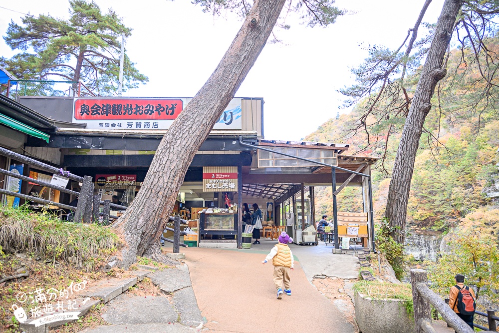 福島景點【塔崖】福島楓葉秘境,走吊橋.看塔型石岩.拜菩薩.感受百年溪流斷崖的震撼!