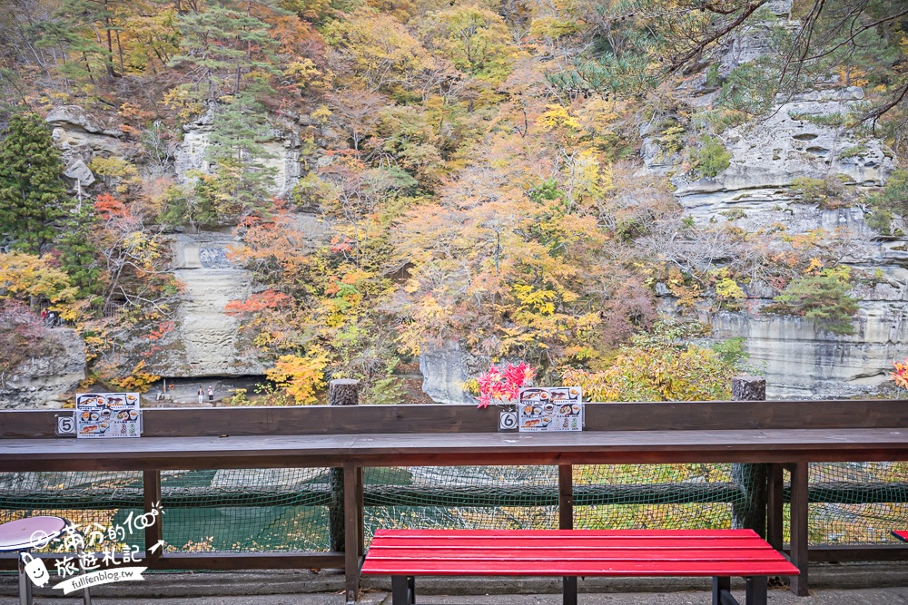 福島景點【塔崖】福島楓葉秘境,走吊橋.看塔型石岩.拜菩薩.感受百年溪流斷崖的震撼!