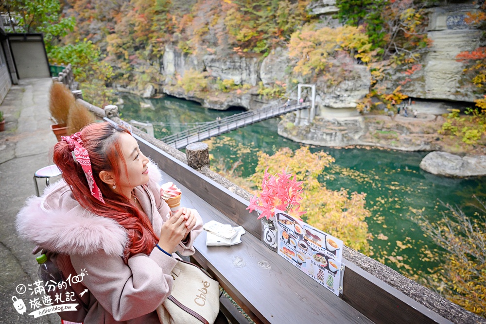 福島景點【塔崖】福島楓葉秘境,走吊橋.看塔型石岩.拜菩薩.感受百年溪流斷崖的震撼!